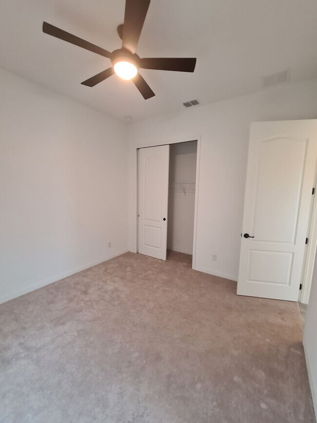 Building Photo - Beautiful and meticulously kept 3-bed 2 bath home located in the exclusive, Preserve at Turtle Cr...