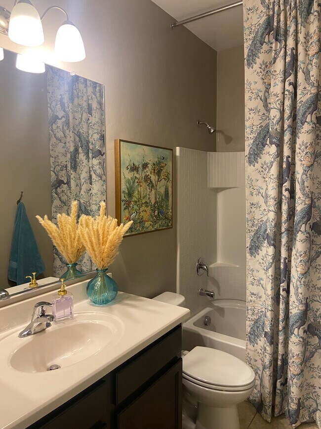 Building Photo - 9095 Blue Saguaro St