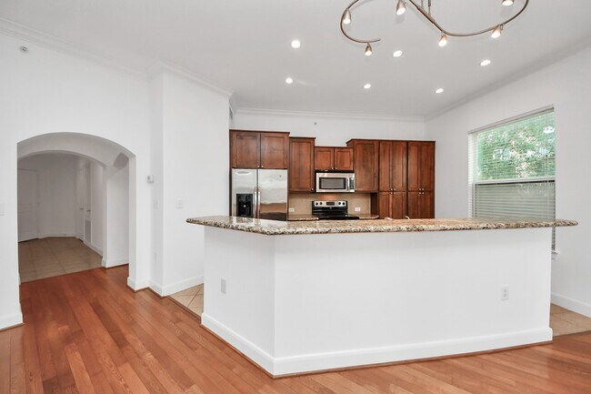 Building Photo - 1010 Rosine St