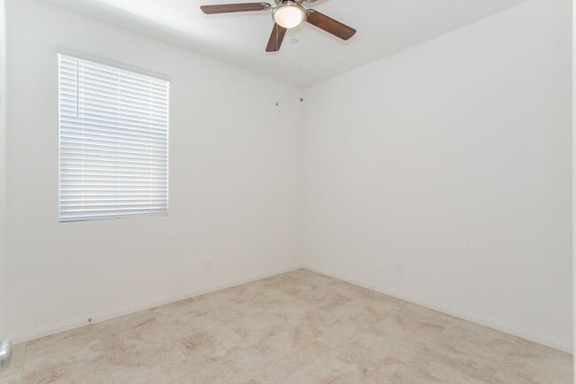 Building Photo - Fairly New Gorgeous SMART House!