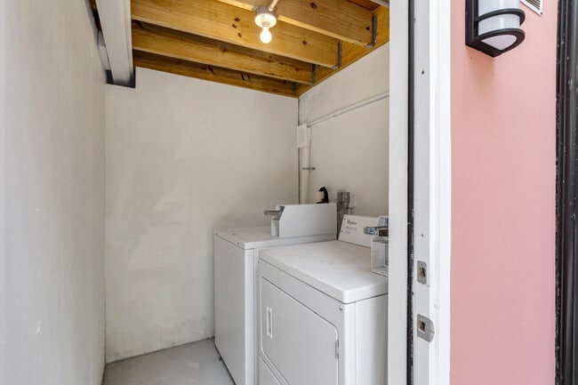 Building Photo - 308 Croton Way