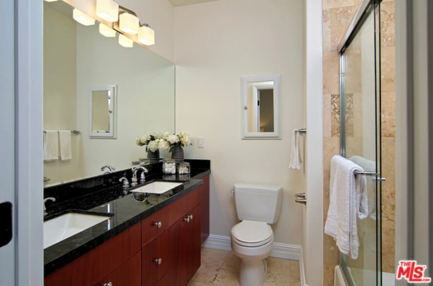 Building Photo - 2027 Beloit Ave