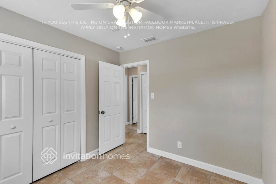 Building Photo - 6815 N 48th St
