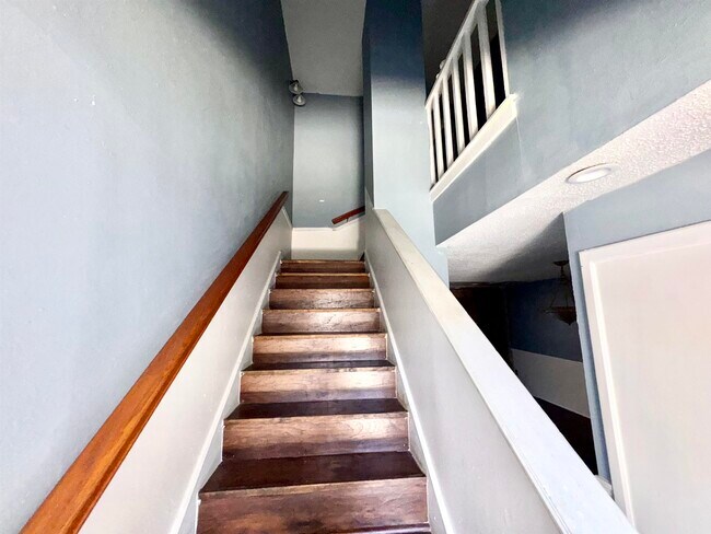 Building Photo - 200 Martingale