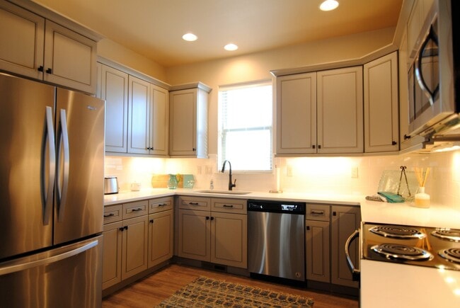 Building Photo - 1712/1714 Danny Boy Ln. Duplex