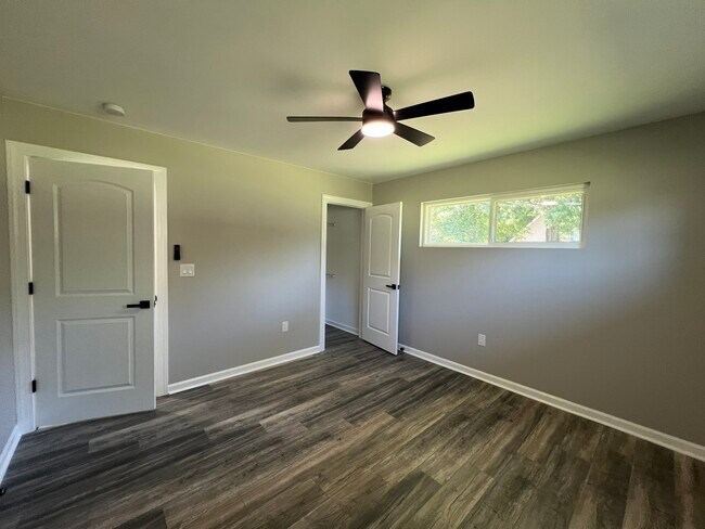 Building Photo - 11405 Cresthill Dr