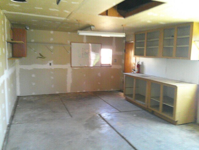 Building Photo - Charming house for rent in a great location