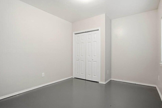 Building Photo - 3717 N Eagle Ln