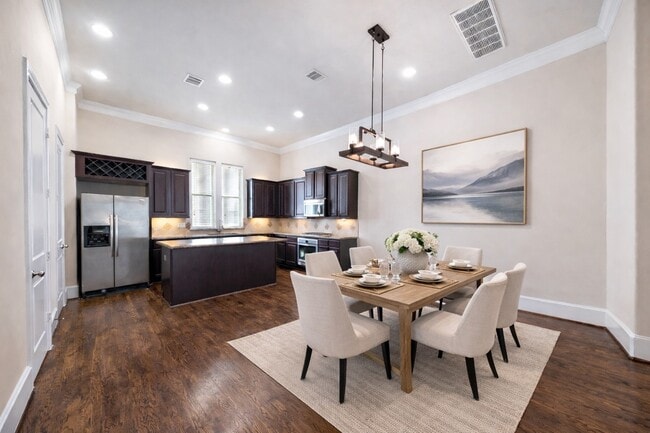 Building Photo - 6606 Toledo St