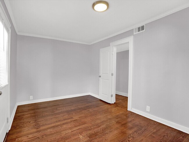 Building Photo - 1840 Manila Ave