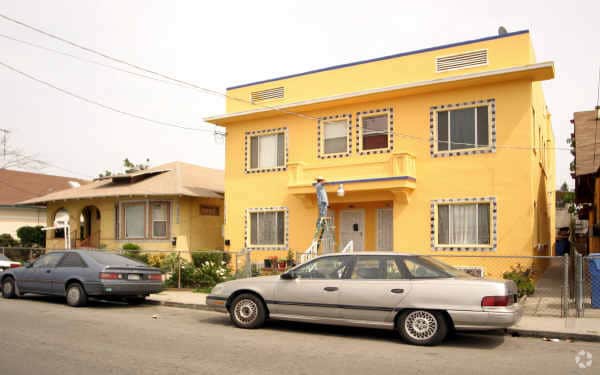 Building Photo - 1806-1810 S Berendo St