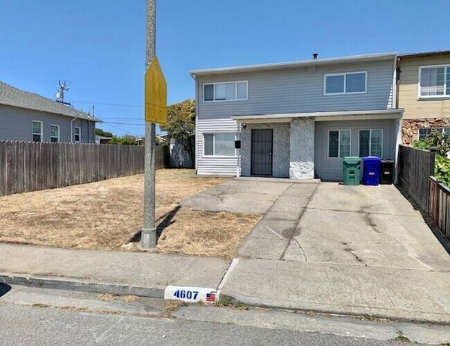 Building Photo - 4 bed 1.5 bath House in Richmond -- AVAILABLE NOW !!