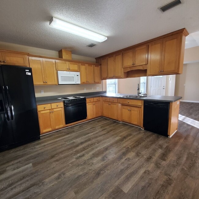 Building Photo - Charming Single-Story Haven: Your Ideal Rental Home in Valdosta, Georgia