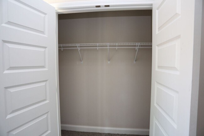 Building Photo - 3 Bedroom Brick House in SEB School District Available NOW