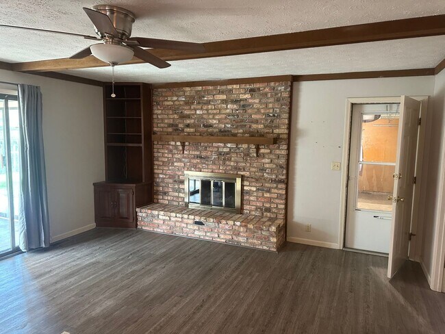 Building Photo - Welcome to this charming 3 bedroom, 2 bathroom home located in West Lafayette, IN.