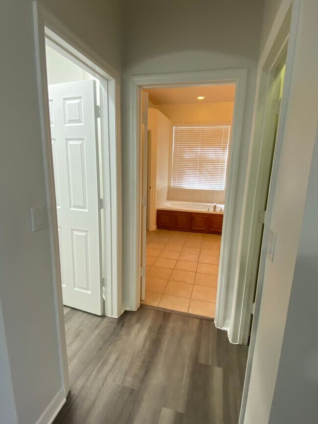 Building Photo - Pool Home for Rent