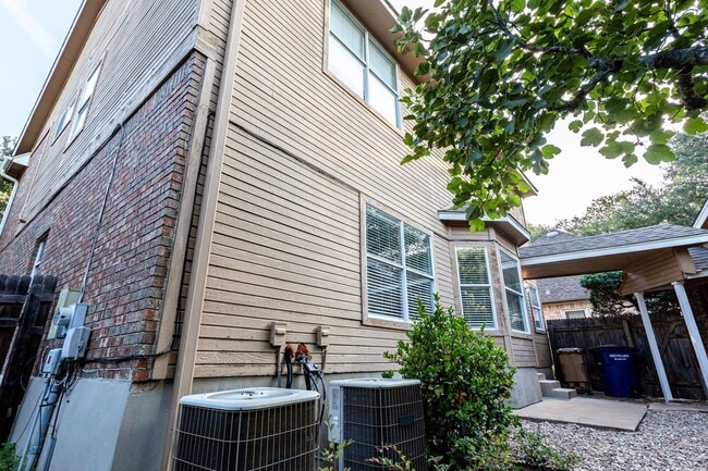 Building Photo - 6107 John Chisum Ln