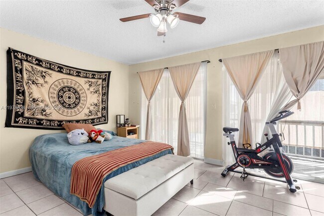 Building Photo - 8380 SW 154th Ave