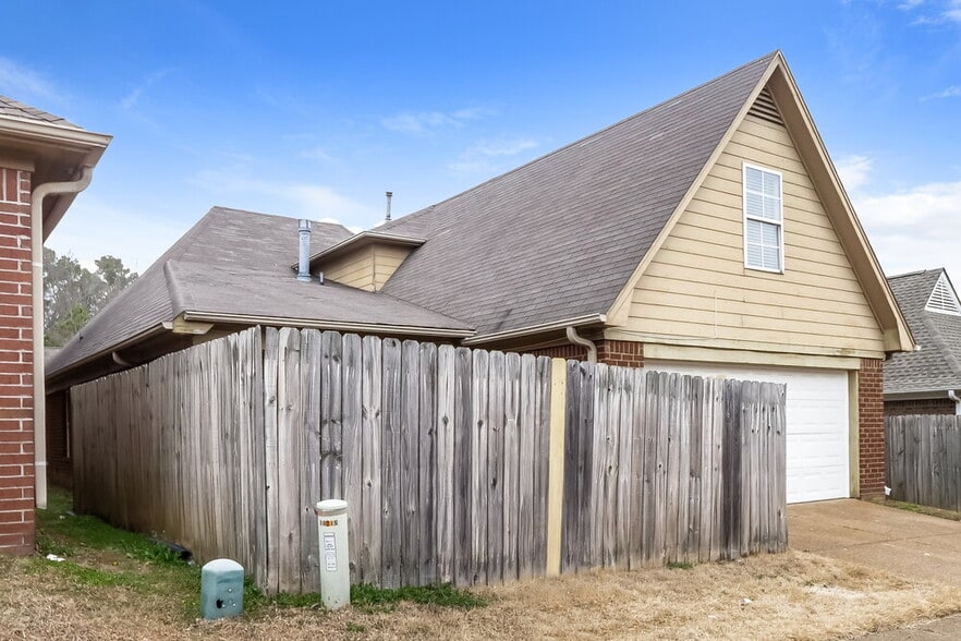 Building Photo - 10215 Morning Hill Dr