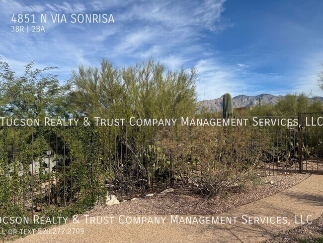 Building Photo - 4851 Vía Sonrisa