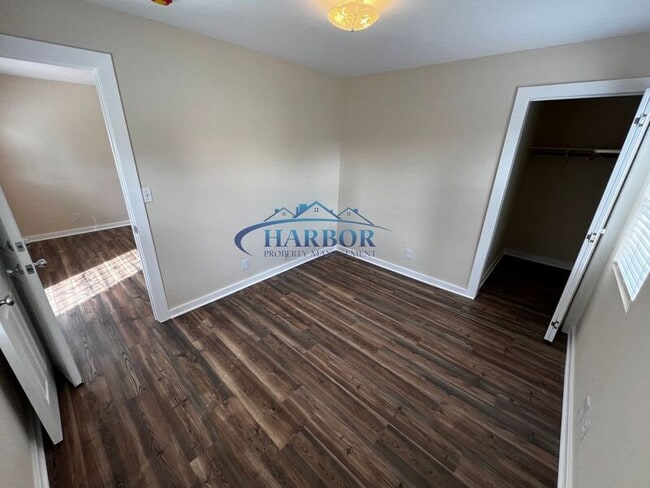 Building Photo - 1504 Madrid Ave