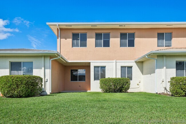 Building Photo - 2584 Stockbridge Square SW
