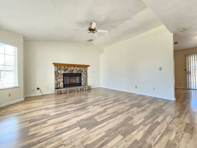 Building Photo - 3 Bed, 2 Bath Home w/ 2-Car Garage – $1700...