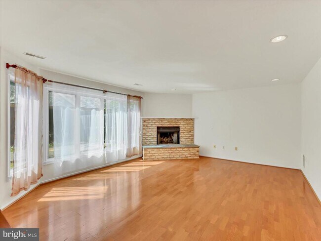Building Photo - 31 Valerian Ct