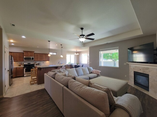 Building Photo - 2460 Bramasole Dr Way