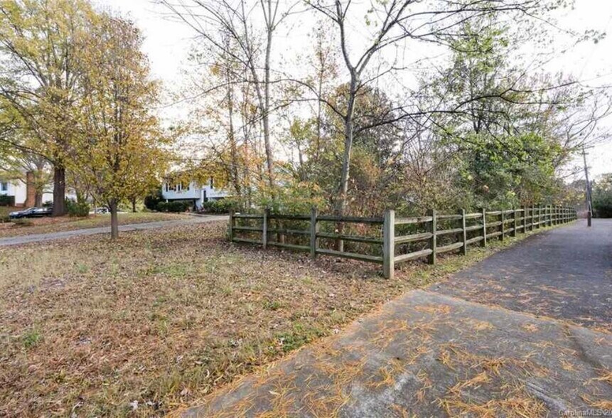 Access to wooded walking trail right next door - 11501 Five Cedars Rd