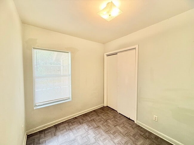 Building Photo - 2-Bedroom Duplex