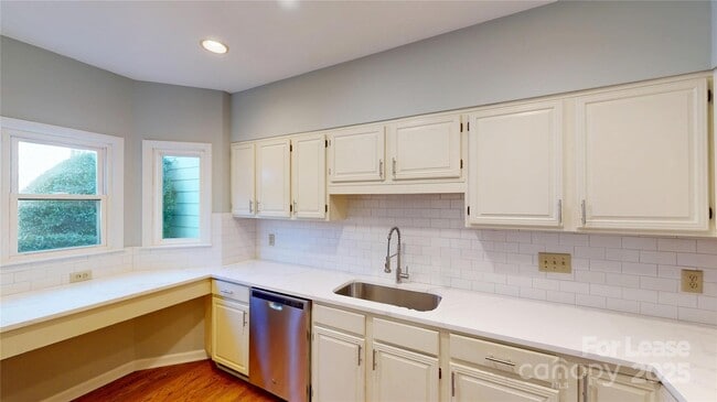 Building Photo - 414 Clarkson Green St