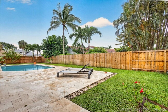 Building Photo - 12897 La Rochelle Cir