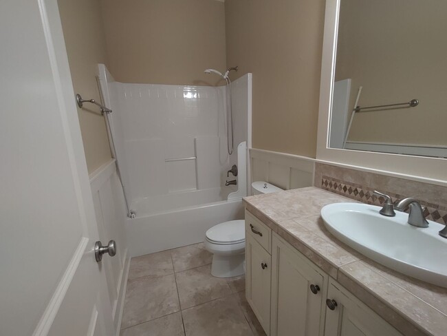Building Photo - Stunning Renaissance Home, 5 bedroom 3 ful...