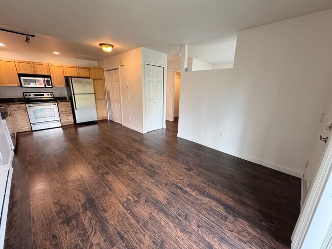 Building Photo - Saybrook condo one bedroom, including parking