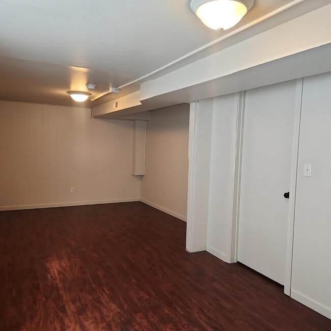 Building Photo - 911 W Leola St