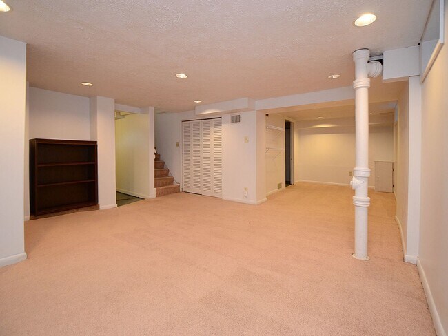 Building Photo - 2108 S 46th St