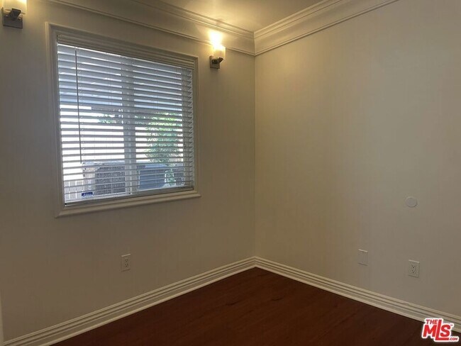 Building Photo - 11845 Doty Ave