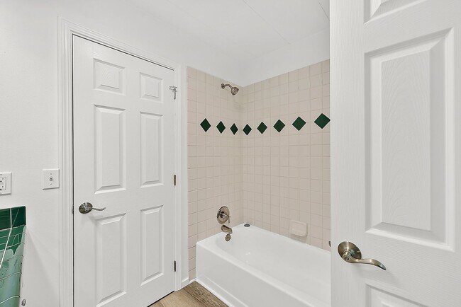 Building Photo - Updated 3-Bedroom Port Orchard Rambler with Covered Porch