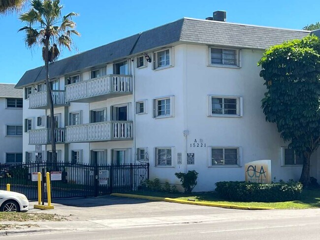 Building Photo - 15225 NE 6th Ave