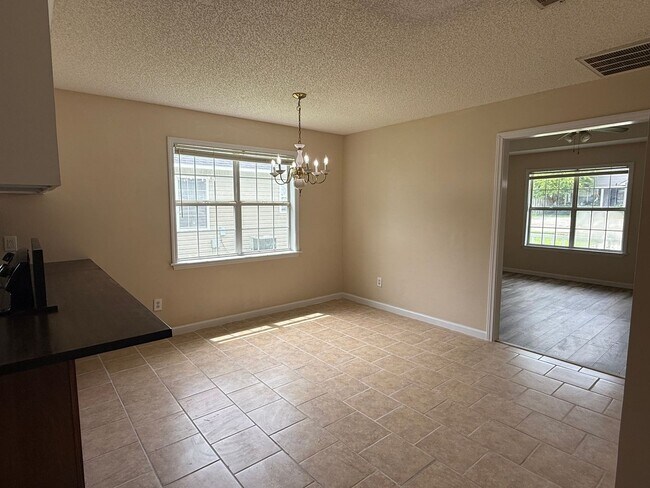 Building Photo - 3BR/2BA Single-Family Home with Versatile Bonus Room & No Carpet!