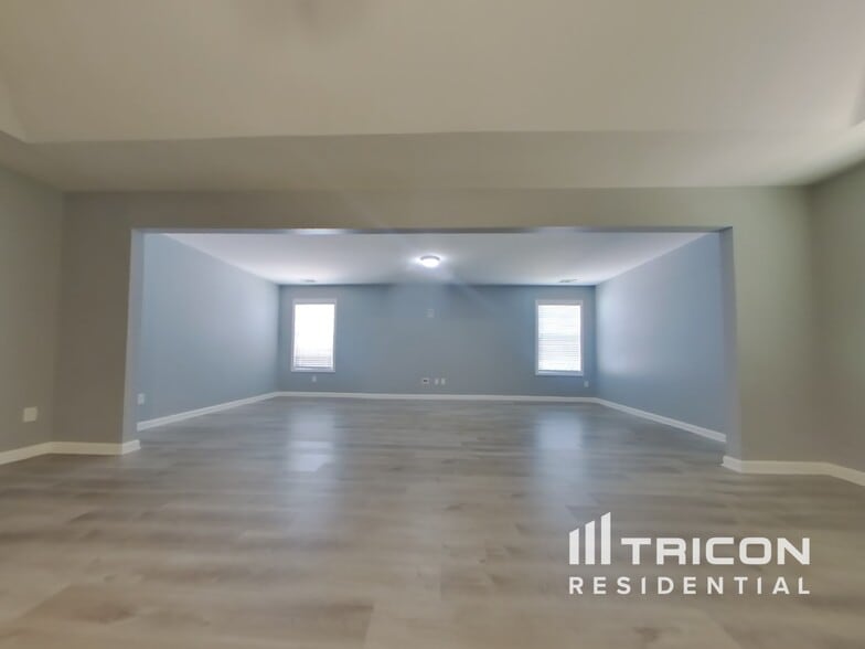 Building Photo - 293 Holbrook Dr