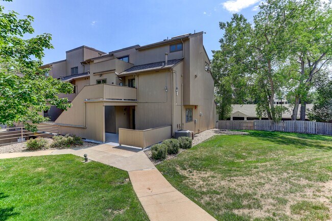 Building Photo - 2938 Kalmia Ave
