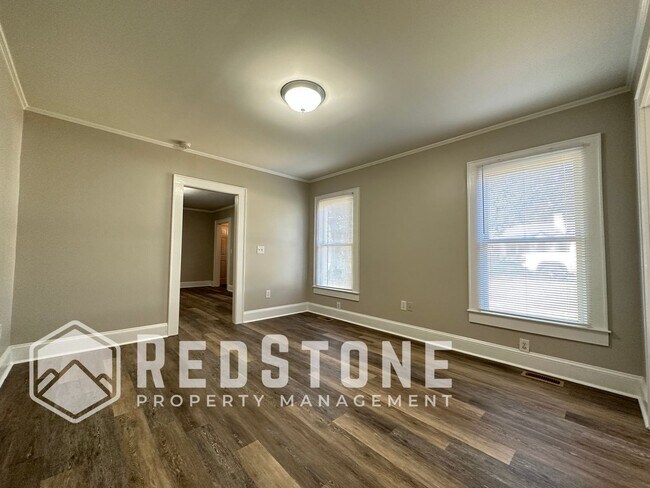 Building Photo - 817 Oakley St