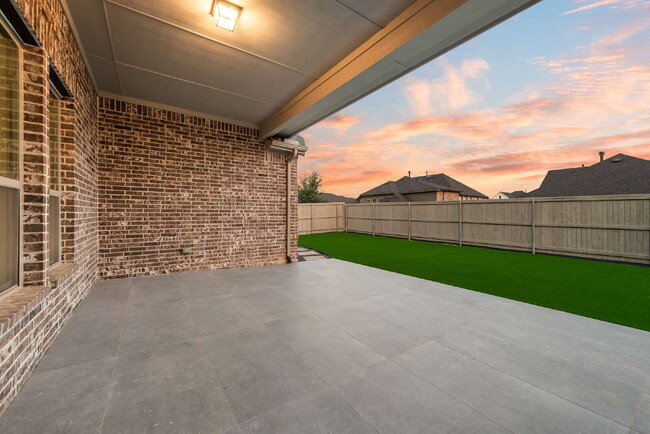 Building Photo - "Spacious 4-Bedroom Retreat with 2.5 Baths...