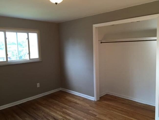 Building Photo - **********Gorgeous Scott Township 3-Bed/1....