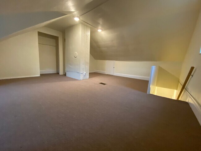 Building Photo - Updated 2BR Apartment with office now show...