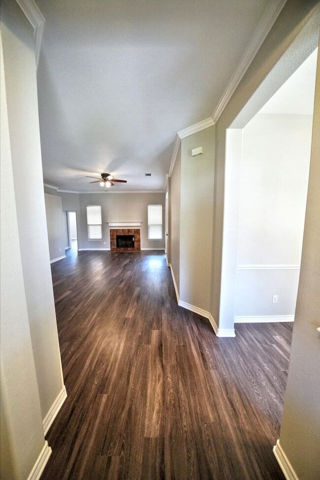 Building Photo - Stunning 4-Bedroom Home in Live Oak Hills,...
