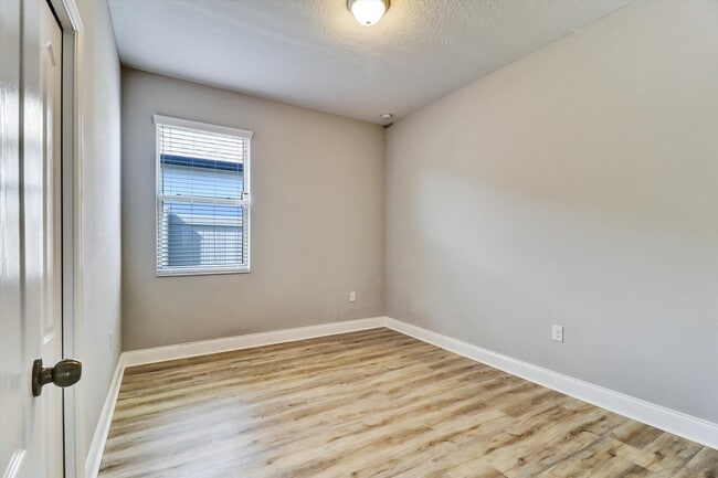 Building Photo - 1856 Napoli Dr