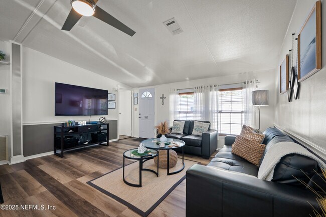 Building Photo - 501 Aiken St